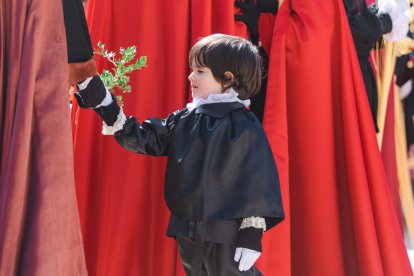 Un momento de la emocionante procesión del Domingo de Ramos en la capital burgalesa, en el que los niños son los protagonistas.