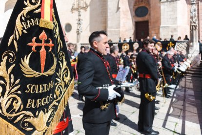 Un momento de la emocionante procesión del Domingo de Ramos en la capital burgalesa, en el que los niños son los protagonistas.