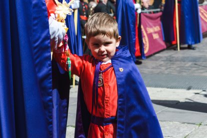 Un momento de la emocionante procesión del Domingo de Ramos en la capital burgalesa, en el que los niños son los protagonistas.
