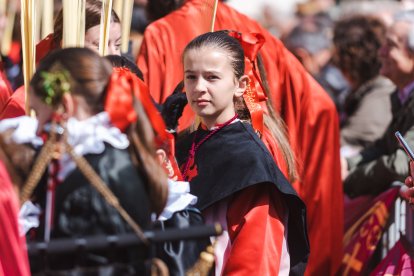 Un momento de la emocionante procesión del Domingo de Ramos en la capital burgalesa, en el que los niños son los protagonistas.