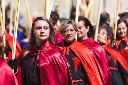 Un momento de la emocionante procesión del Domingo de Ramos en la capital burgalesa, en el que los niños son los protagonistas.