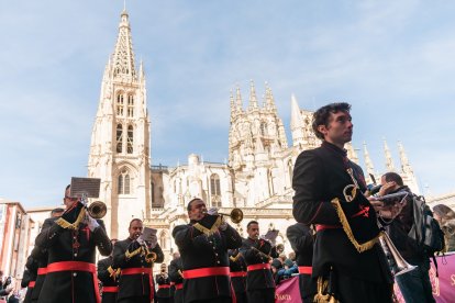 Un momento de la emocionante procesión del Domingo de Ramos en la capital burgalesa, en el que los niños son los protagonistas.