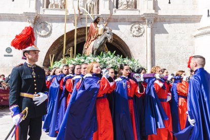 Un momento de la emocionante procesión del Domingo de Ramos en la capital burgalesa, en el que los niños son los protagonistas.