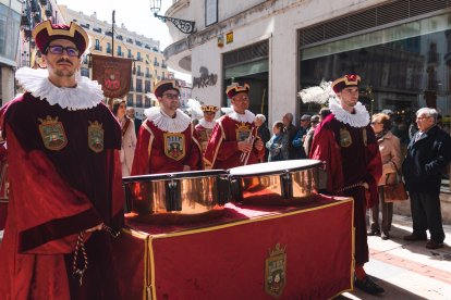 Un momento de la emocionante procesión del Domingo de Ramos en la capital burgalesa, en el que los niños son los protagonistas.