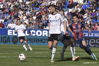 Imagen del partido entre el Huesca y el Burgos CF.