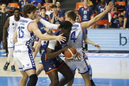 Imagen del partido entre el Tizona y Alicante.