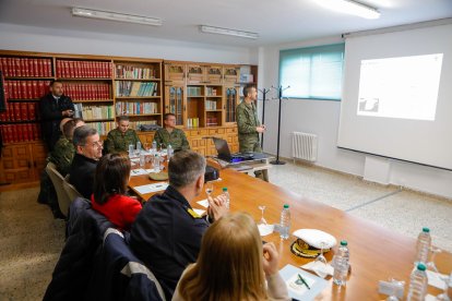 La ministra de Defensa visita el polvorín de Ibeas de Juarros.