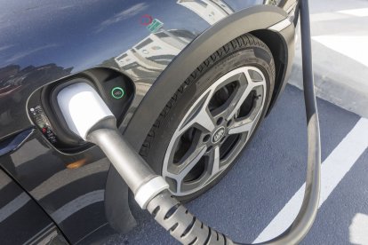 La electrolinera de Iberdrola | bp pulse y Porsche en La Abadesa ya está en servicio.