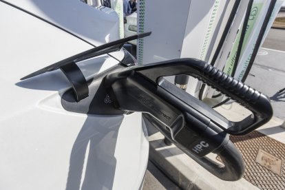 La electrolinera de Iberdrola | bp pulse y Porsche en La Abadesa ya está en servicio.