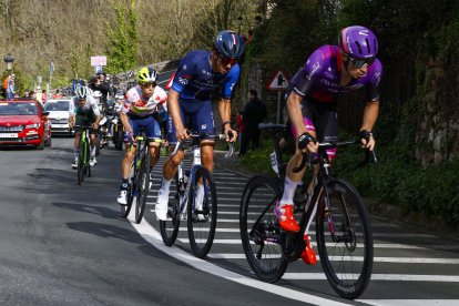 Karel Vacek ataca en el ascenso a Leintz-Gatzaga.