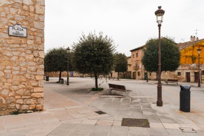Plaza del Sobrado, junto al edificio del Rectorado de la Universidad de Burgos.