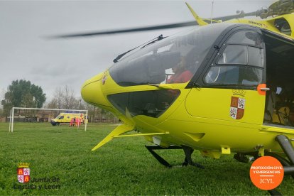 Equipos de emergencia en el lugar de la evacuación.