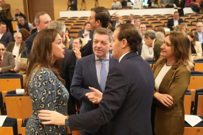 González Gago, Conrado Íscar, Rocío Lucas, conversan con Adriana Ulibarri.