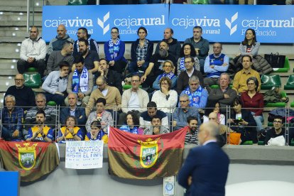 Imagen de aficionados durante el partido del San Pablo Burgos.