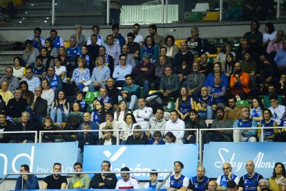 Imagen de aficionados durante el partido del San Pablo Burgos.