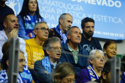 Imagen de aficionados durante el partido del San Pablo Burgos.