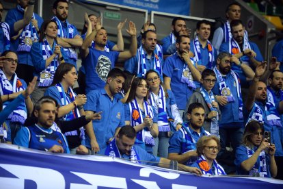 Imagen de aficionados durante el partido del San Pablo Burgos.
