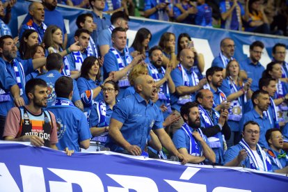 Imagen de aficionados durante el partido del San Pablo Burgos.