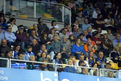 Imagen de aficionados durante el partido del San Pablo Burgos.