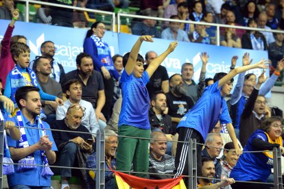 Imagen de aficionados durante el partido del San Pablo Burgos.