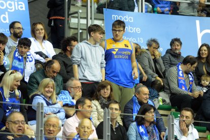 Imagen de aficionados durante el partido del San Pablo Burgos.