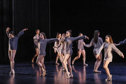 Los alumnos de 5º y 6º de las especialidades de Clásico y Contemporáneo actuaron en el forum.