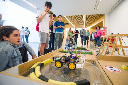 Los equipos y los robots se han sometido a 16 pruebas, nueve para la categoría de secundaria y siete para grado superior y universitario.
