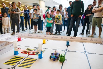 Los equipos y los robots se han sometido a 16 pruebas, nueve para la categoría de secundaria y siete para grado superior y universitario.