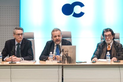 De i. a d.: Emilio de Domingo, René Jesús Payo y José Matesanz, en la presentación del libro sobre Lampérez.