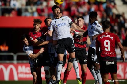 Imagen del partido entre el CD Mirandés y el Burgos CF.