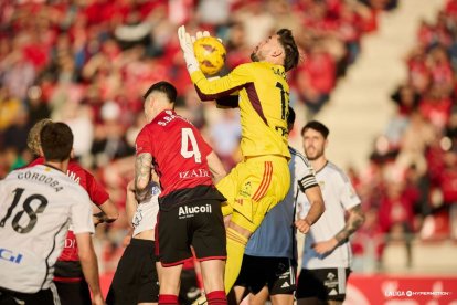 Imagen del partido entre el CD Mirandés y el Burgos CF.
