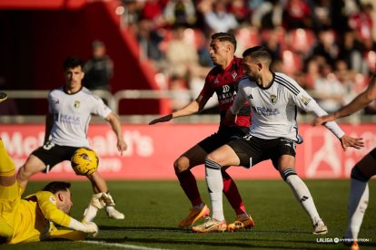 Imagen del partido entre el CD Mirandés y el Burgos CF.
