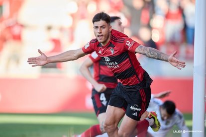 Imagen del partido entre el CD Mirandés y el Burgos CF.