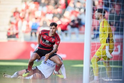 Imagen del partido entre el CD Mirandés y el Burgos CF.