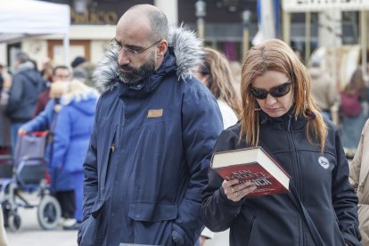 Los lectores buscaban un libro para llevarse a casa
