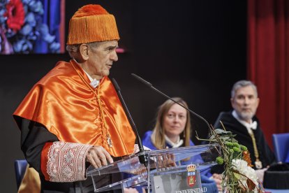El pasado 15 de abril fue reconocido por la UBU como Doctor Honoris Causa