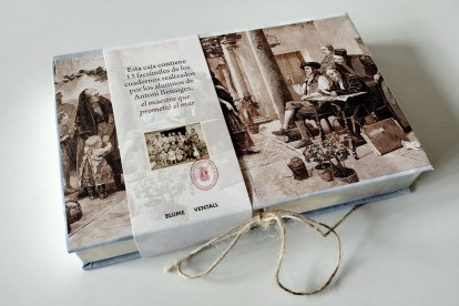 La caja contenedera de los cuadernillos reproduce la que posee la familia del maestro.
