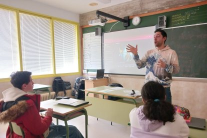 Encuentro con un grupo de jóvenes para desarrollar la trama de Equilatero.