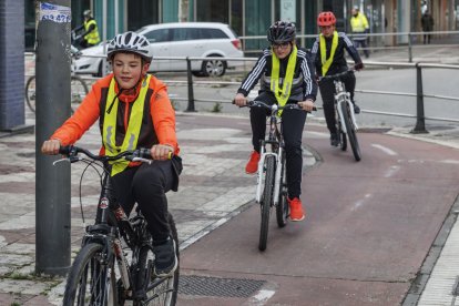 Un momento del itinerario urbano realizado este jueves por los escolares del Colegio Venerables, de Burgos.