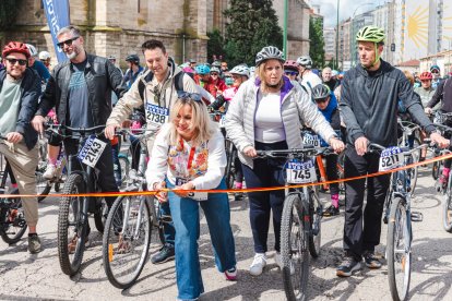 Tradicional corte de cinta que marca el inicio de esta edición