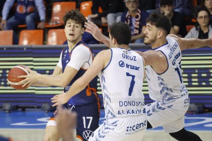 Imagen del partido entre el Grupo Ureta Tizona Burgos y Guuk Gipuzkoa.
