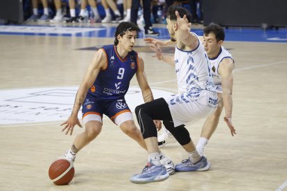 Imagen del partido entre el Grupo Ureta Tizona Burgos y Guuk Gipuzkoa.