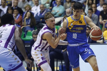 Imagen del partido entre el San Pablo Burgos y el UEMC Valladolid.