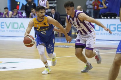 Imagen del partido entre el San Pablo Burgos y el UEMC Valladolid.