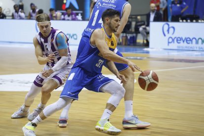 Imagen del partido entre el San Pablo Burgos y el UEMC Valladolid.