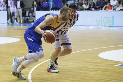 Imagen del partido entre el San Pablo Burgos y el UEMC Valladolid.