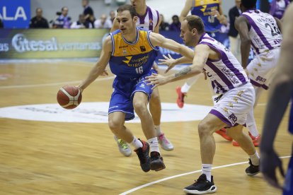 Imagen del partido entre el San Pablo Burgos y el UEMC Valladolid.