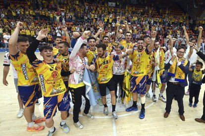 Tubos Aranda asciende a Asobal tras vencer en la final al UBU San Pablo ...