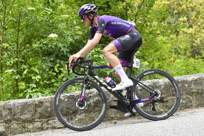 Clément Alleno, al ataque en el inicio de la carrera.