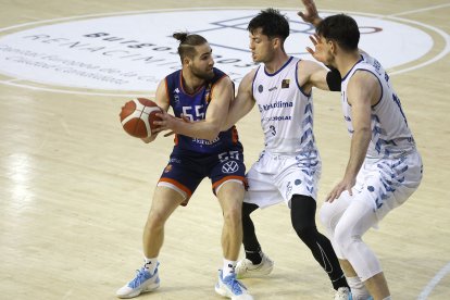 Imagen del quinto partido entre el Grupo Ureta Tizona Burgos y Guuk Gipuzkoa.